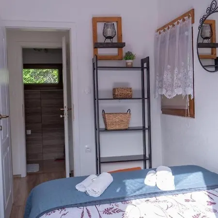 Family Friendly House With A Swimming Pool Smrika, - 24407 펜션 *