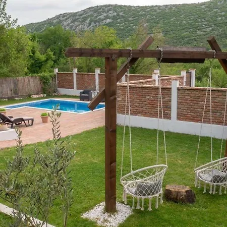 Family Friendly House With A Swimming Pool Smrika, - 24407 펜션 *